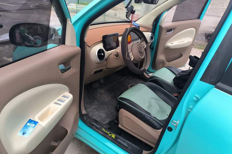 Used Wuling Hongguang MINIEV 2025 Four-Door Version Premium Edition Interior 3