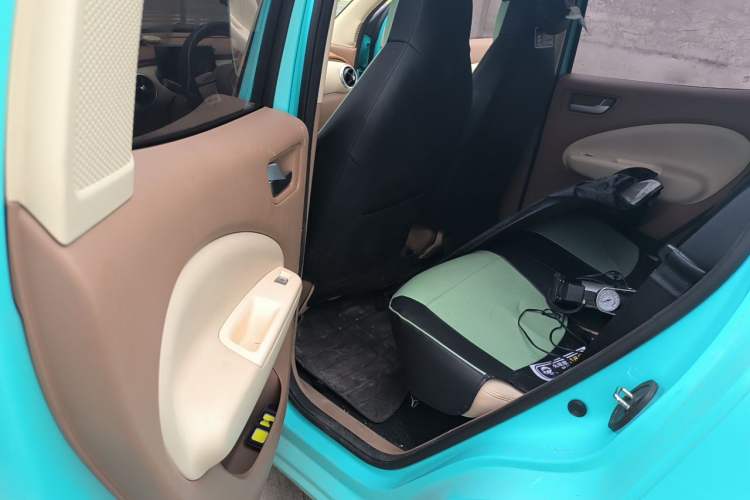Used Wuling Hongguang MINIEV 2025 Four-Door Version Premium Edition Interior 4
