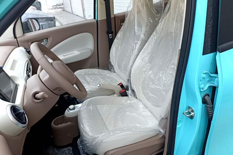 Used Wuling Hongguang MINIEV 2025 Four-Door Version Advanced Edition Left Front Seat