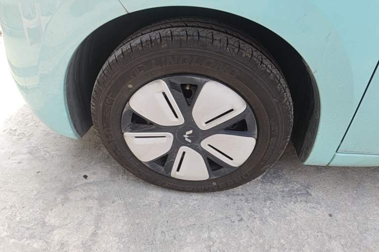 Used Wuling Hongguang MINIEV 2025 Four-Door Version Premium Edition Left Front Wheel Hub