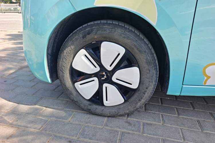 Used Wuling Hongguang MINIEV 2025 Four-Door Version Premium Edition Left Front Wheel Hub