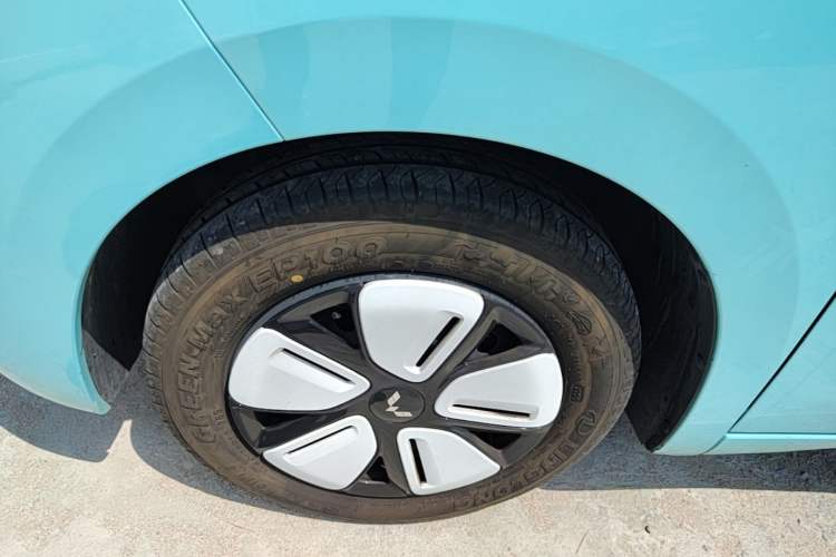 Used Wuling Hongguang MINIEV 2025 Four-Door Version Advanced Edition Left Front Wheel Hub