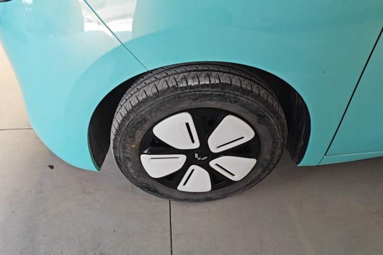 Used Wuling Hongguang MINIEV 2025 Four-Door Version Premium Edition Left Front Wheel Hub