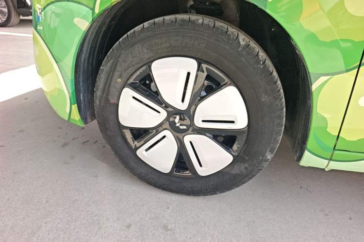 Used Wuling Hongguang MINIEV 2025 Four-Door Version Premium Edition Left Front Wheel Hub