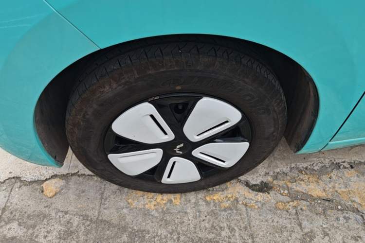 Used Wuling Hongguang MINIEV 2025 Four-Door Version Advanced Edition Left Front Wheel Hub