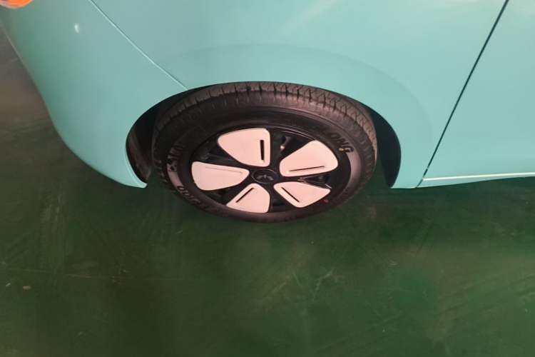 Used Wuling Hongguang MINIEV 2025 Four-Door Version Advanced Edition Left Front Wheel Hub