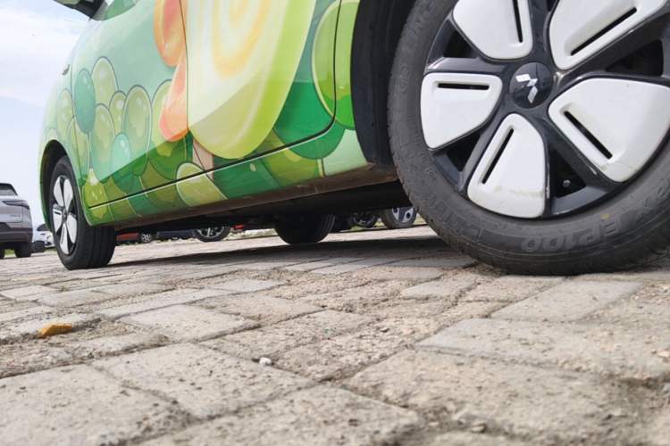 Used Wuling Hongguang MINIEV 2025 Four-Door Version Premium Edition Left Side Sill