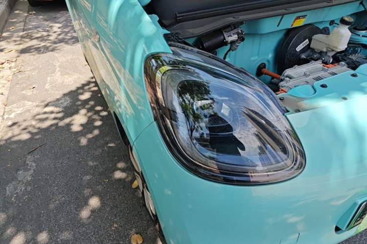 Used Wuling Hongguang MINIEV 2025 Four-Door Version Advanced Edition Right Front Headlight