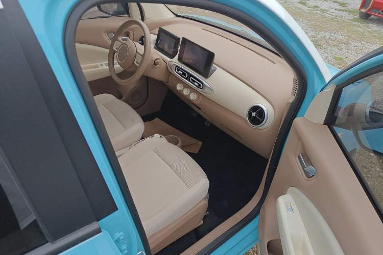 Used Wuling Hongguang MINIEV 2025 Four-Door Version Premium Edition Right Front Seat