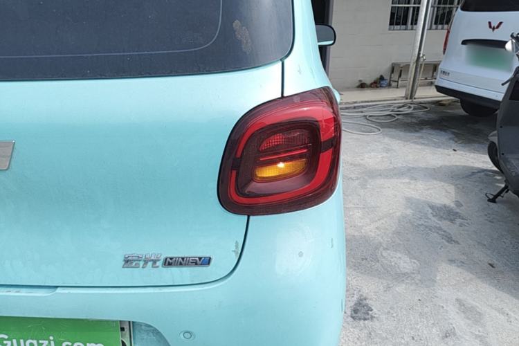 Used Wuling Hongguang MINIEV 2025 Four-Door Version Premium Edition Right Rear Taillight