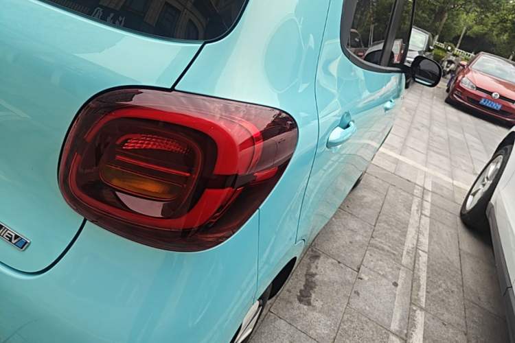 Used Wuling Hongguang MINIEV 2025 Four-Door Version Advanced Edition Right Rear Taillight