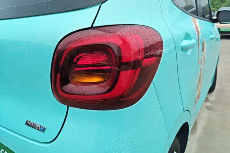 Used Wuling Hongguang MINIEV 2025 Four-Door Version Premium Edition Right Rear Taillight