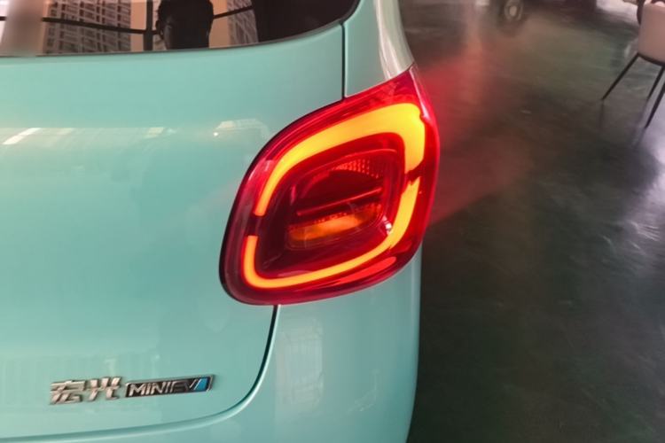 Used Wuling Hongguang MINIEV 2025 Four-Door Version Advanced Edition Right Rear Taillight