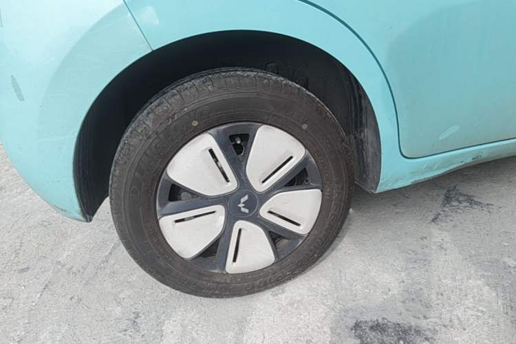 Used Wuling Hongguang MINIEV 2025 Four-Door Version Premium Edition Right Rear Wheel Hub