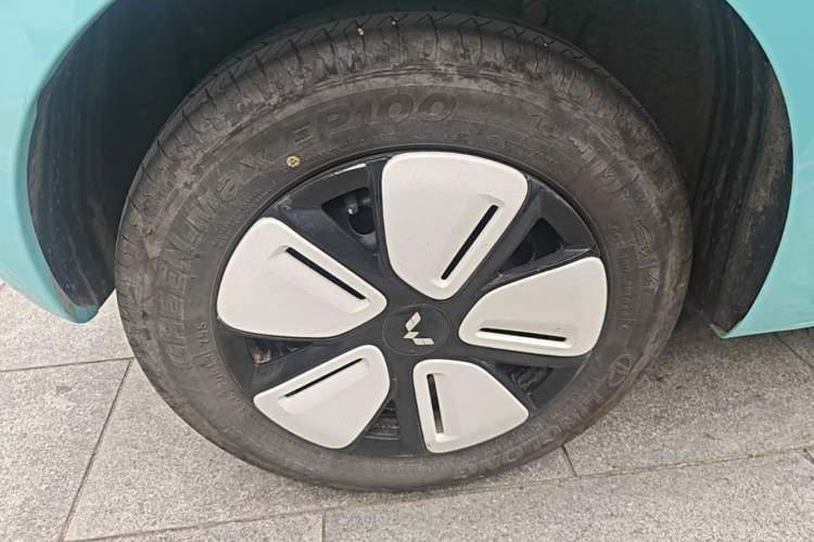Used Wuling Hongguang MINIEV 2025 Four-Door Version Advanced Edition Right Rear Wheel Hub