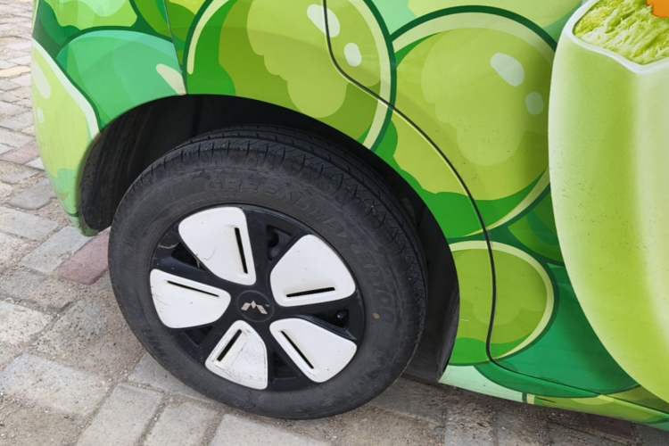 Used Wuling Hongguang MINIEV 2025 Four-Door Version Premium Edition Right Rear Wheel Hub