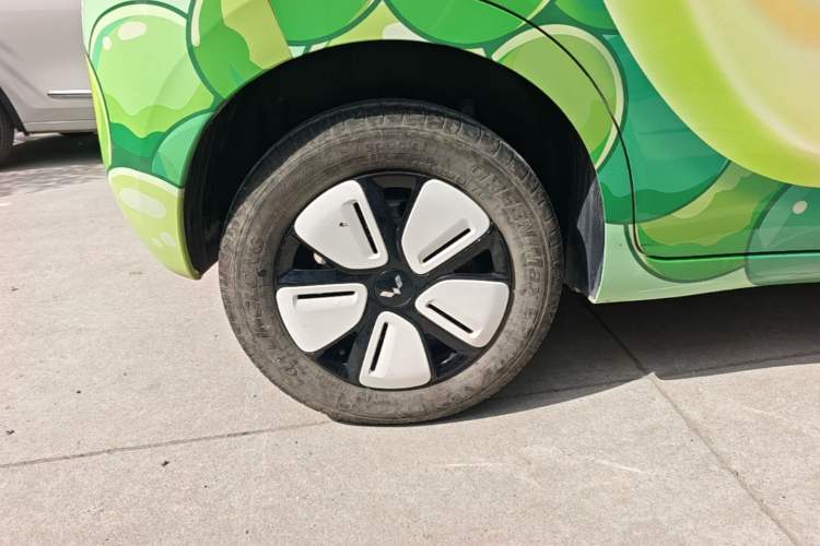 Used Wuling Hongguang MINIEV 2025 Four-Door Version Premium Edition Right Rear Wheel Hub