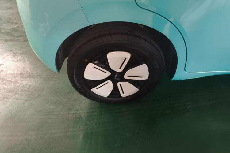 Used Wuling Hongguang MINIEV 2025 Four-Door Version Advanced Edition Right Rear Wheel Hub