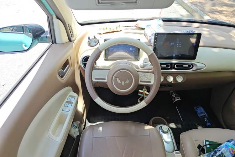 Used Wuling Hongguang MINIEV 2025 Four-Door Version Advanced Edition Steering Wheel
