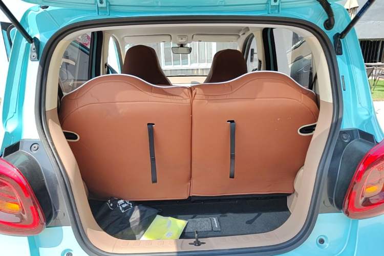 Used Wuling Hongguang MINIEV 2025 Four-Door Version Advanced Edition Trunk