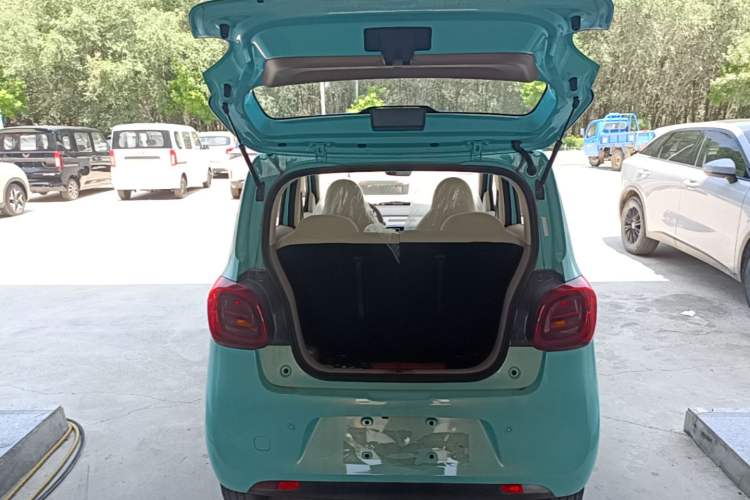 Used Wuling Hongguang MINIEV 2025 Four-Door Version Advanced Edition Trunk