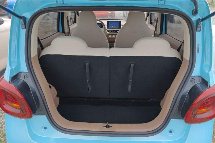 Used Wuling Hongguang MINIEV 2025 Four-Door Version Premium Edition Trunk