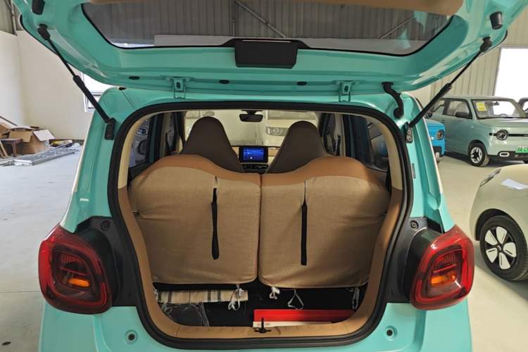 Used Wuling Hongguang MINIEV 2025 Four-Door Version Premium Edition Trunk