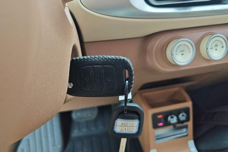 Used Wuling Hongguang MINIEV 2025 Four-Door Version Advanced Edition Vehicle Key
