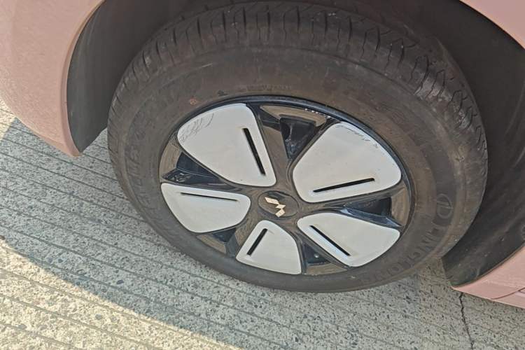 Used Wuling Hongguang MINIEV 2025 Four-Door Version Advanced Edition Left Front Wheel Hub