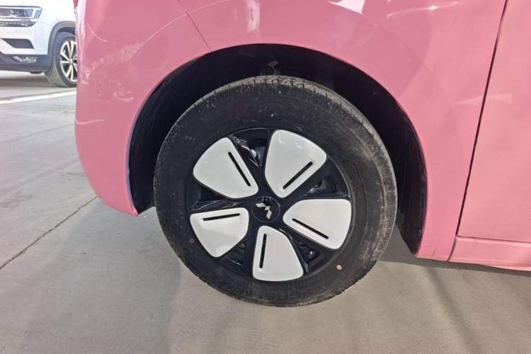 Used Wuling Hongguang MINIEV 2025 Four-Door Version Premium Edition Left Front Wheel Hub