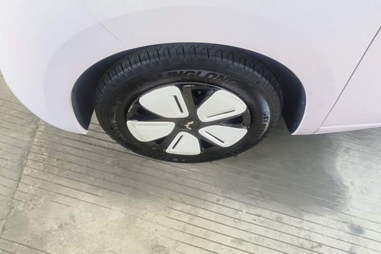 Used Wuling Hongguang MINIEV 2025 Four-Door Version Zhenxiang+ Edition Left Front Wheel Hub