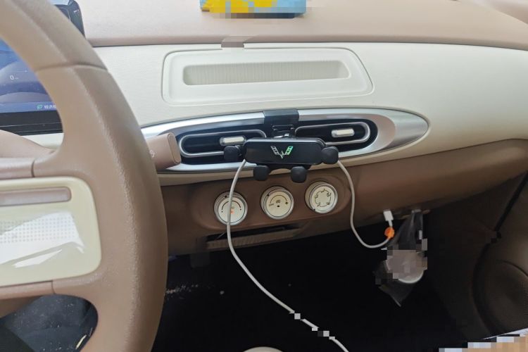 Used Wuling Hongguang MINIEV 2025 Four-Door Version Advanced Edition Audio And AC Panel