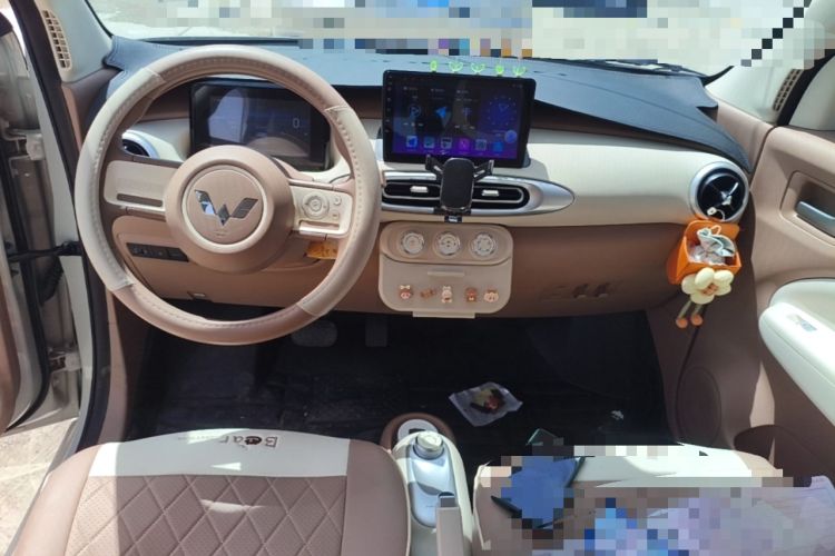 Used Wuling Hongguang MINIEV 2025 Four-Door Version Advanced Edition Center Console