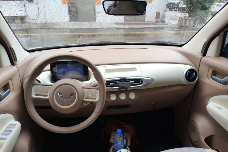 Used Wuling Hongguang MINIEV 2025 Four-Door Version Advanced Edition Center Console