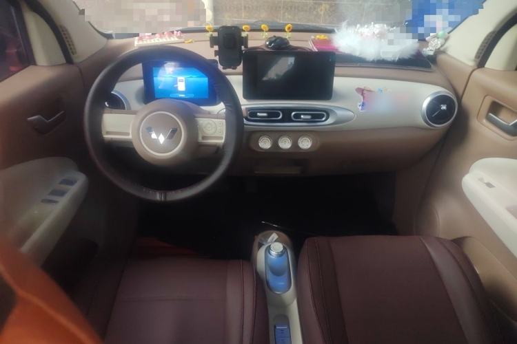 Used Wuling Hongguang MINIEV 2025 Four-Door Version Zhenxiang+ Edition Center Console