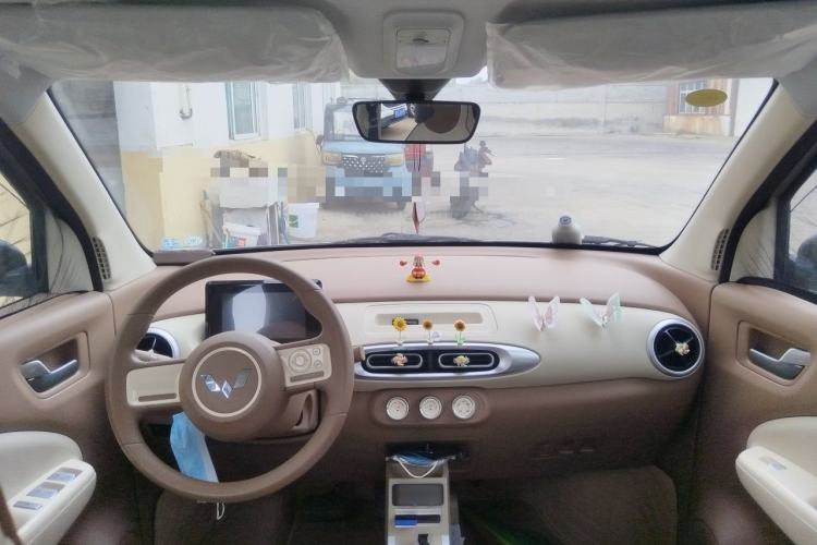 Used Wuling Hongguang MINIEV 2025 Four-Door Version Advanced Edition Center Console