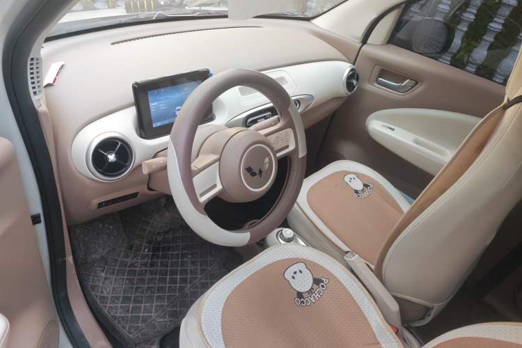 Used Wuling Hongguang MINIEV 2025 Four-Door Version Advanced Edition Center Console