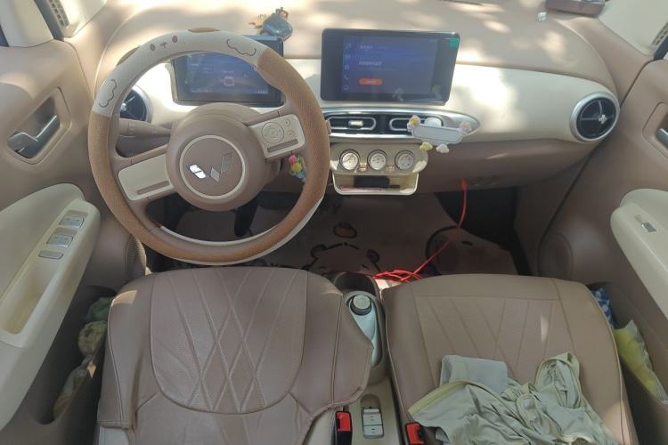 Used Wuling Hongguang MINIEV 2025 Four-Door Version Zhenxiang+ Edition Center Console
