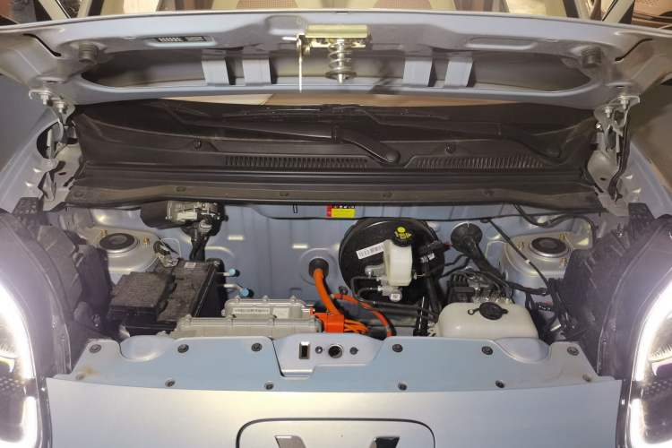 Used Wuling Hongguang MINIEV 2025 Four-Door Version Zhenxiang+ Edition Engine Bay