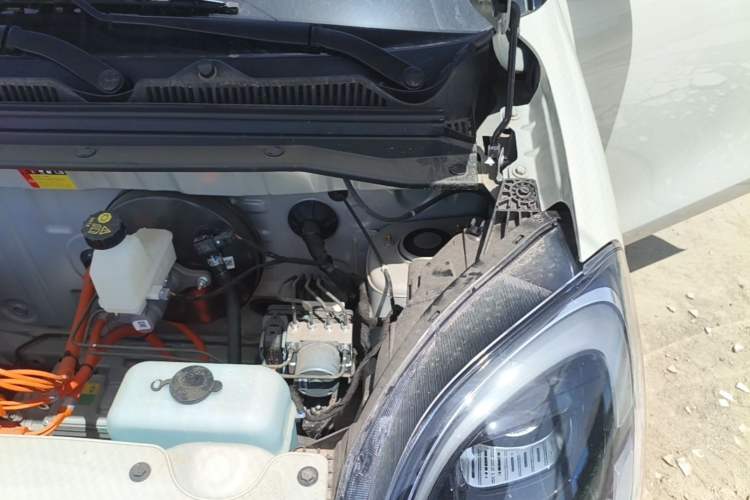 Used Wuling Hongguang MINIEV 2025 Four-Door Version Advanced Edition Engine Bay Left