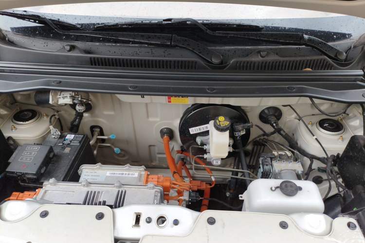 Used Wuling Hongguang MINIEV 2025 Four-Door Version Advanced Edition Engine Bay Left
