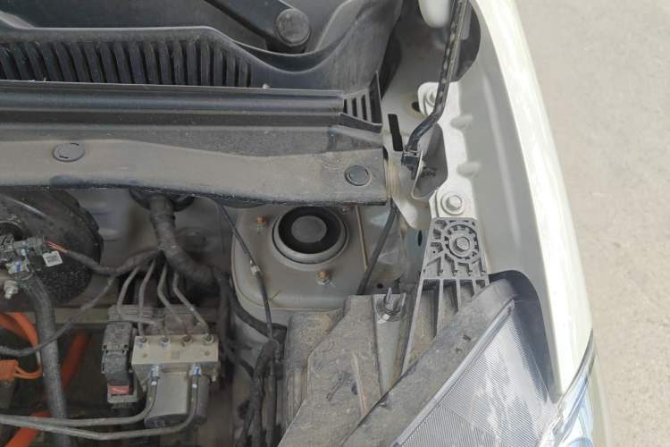 Used Wuling Hongguang MINIEV 2025 Four-Door Version Zhenxiang+ Edition Engine Bay Left