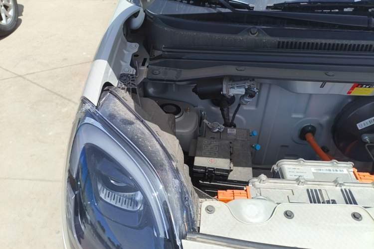 Used Wuling Hongguang MINIEV 2025 Four-Door Version Advanced Edition Engine Bay Right