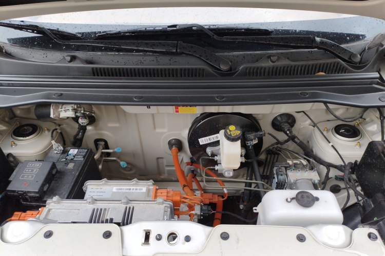 Used Wuling Hongguang MINIEV 2025 Four-Door Version Advanced Edition Engine Bay Right
