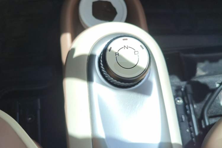Used Wuling Hongguang MINIEV 2025 Four-Door Version Advanced Edition Gear Lever