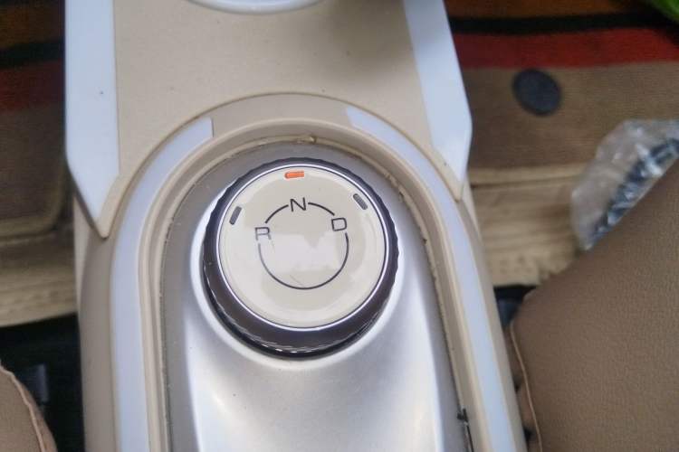 Used Wuling Hongguang MINIEV 2025 Four-Door Version Advanced Edition Gear Lever