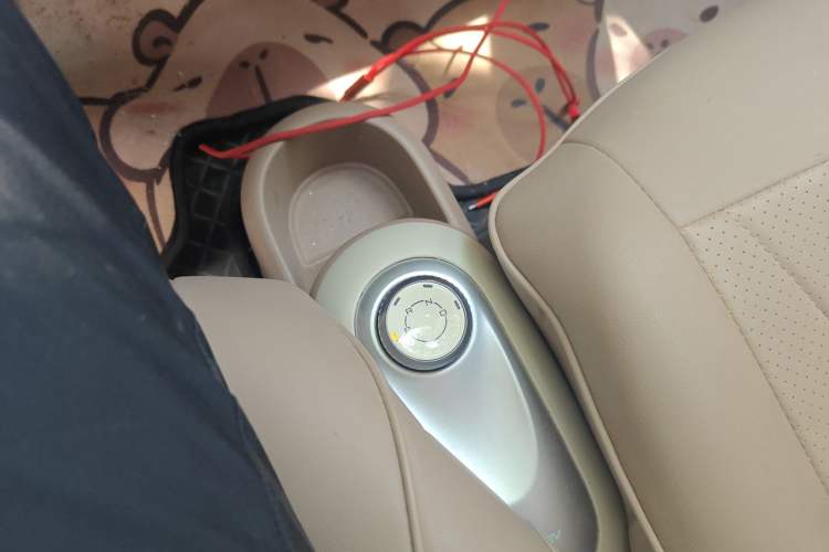 Used Wuling Hongguang MINIEV 2025 Four-Door Version Zhenxiang+ Edition Gear Lever