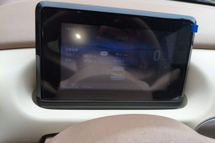 Used Wuling Hongguang MINIEV 2025 Four-Door Version Advanced Edition Odometer Close Up