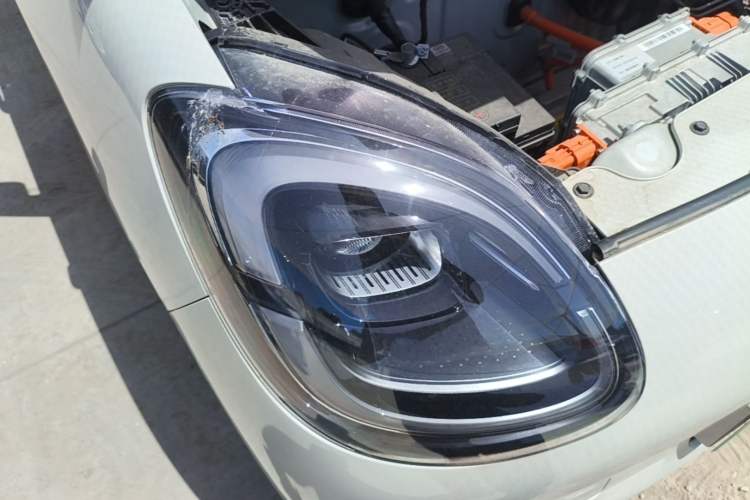 Used Wuling Hongguang MINIEV 2025 Four-Door Version Advanced Edition Right Front Headlight