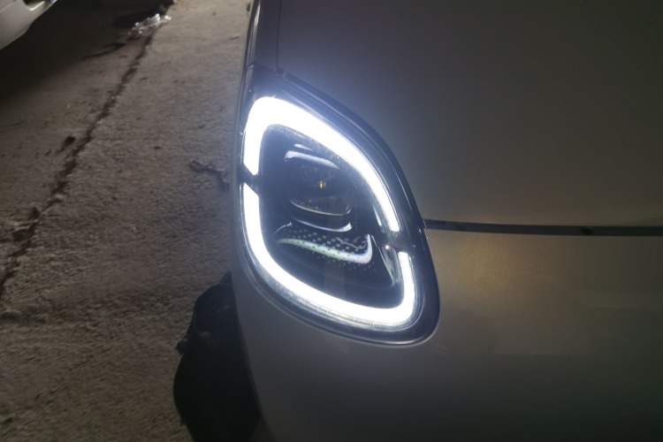 Used Wuling Hongguang MINIEV 2025 Four-Door Version Zhenxiang+ Edition Right Front Headlight